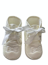 Load image into Gallery viewer, Baby Unisex Ivory Bow Tie Ribbon Christening Baptism Satin Soft Footie Pram Shoe