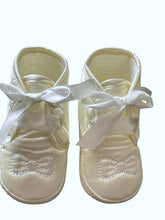 Load image into Gallery viewer, Baby Unisex Ivory Bow Tie Ribbon Christening Baptism Satin Soft Footie Pram Shoe
