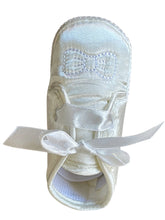 Load image into Gallery viewer, Baby Unisex Ivory Bow Tie Ribbon Christening Baptism Satin Soft Footie Pram Shoe