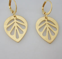 Load image into Gallery viewer, 18K Gold Plated Cut Out Leaf Loop Clip Earrings