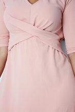 Load image into Gallery viewer, Ladies Peach V-Neck Crepe Twist Shift Short Sleeve Dress