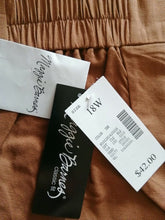 Load image into Gallery viewer, Ladies Brown 3/4 Cropped Linen Blend Plus Size Trousers