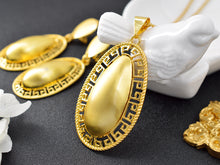 Load image into Gallery viewer, Ladies Elegant Gold Filled Oval Great Wall Cutout Smooth Pendant & Earring Set