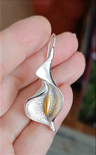 Load image into Gallery viewer, Ladies Plated Open Blooming Flower Push Back Hook Earrings
