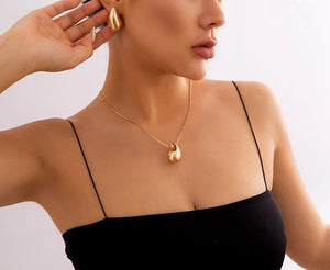 Ladies Gold Plated Snake Chain Pea Pendant & Earrings Set