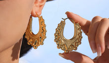 Load image into Gallery viewer, Ladies Gold Plated Retro Crown Stitching U-shape Stainless Steel Creole Earrings
