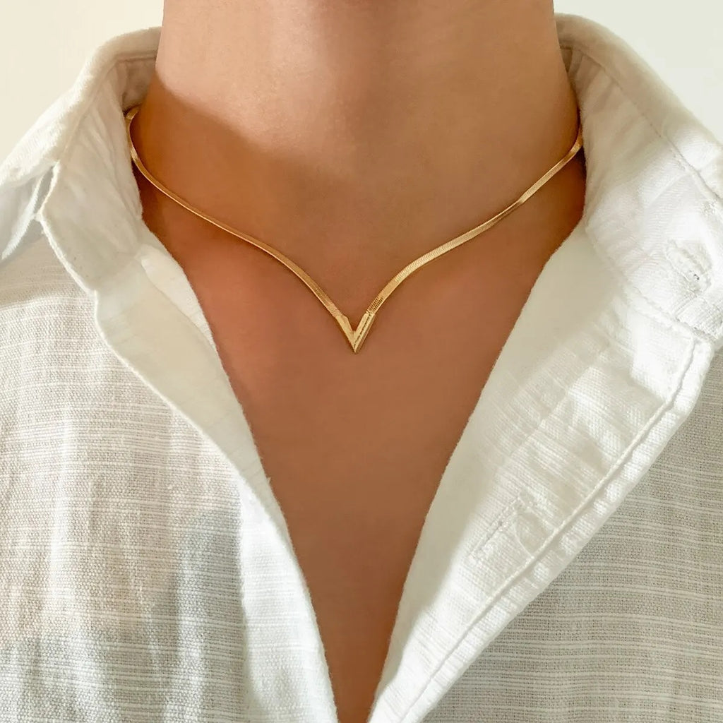 Ladies V Shape Pendant Flat Snake Clavicle Chain Choker Necklace