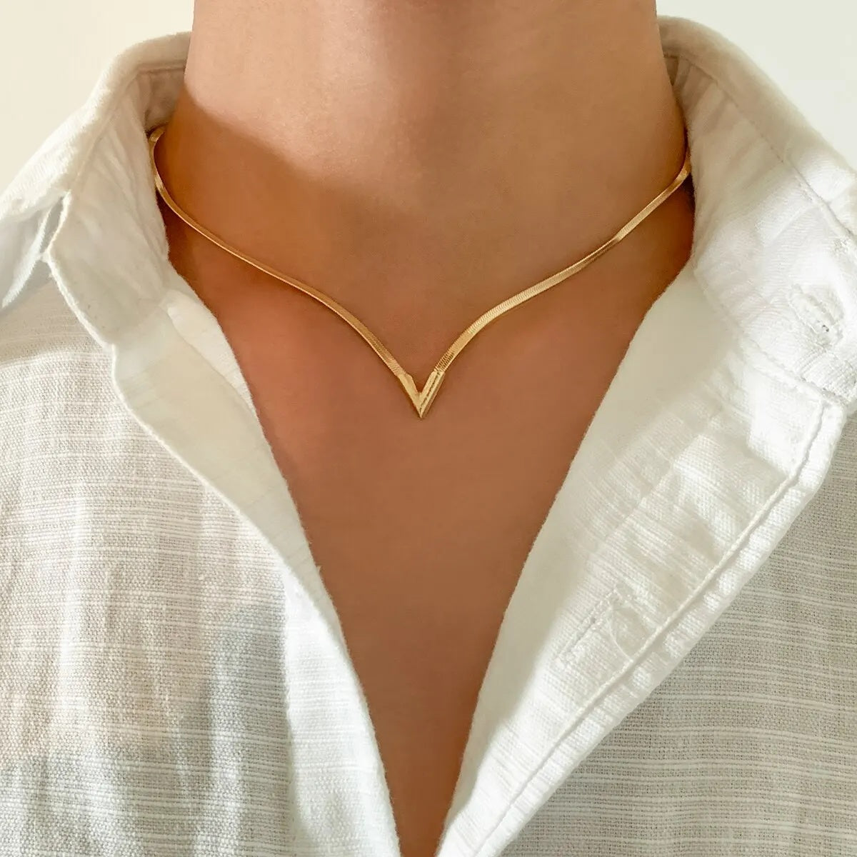Ladies V Shape Pendant Flat Snake Clavicle Chain Choker Necklace