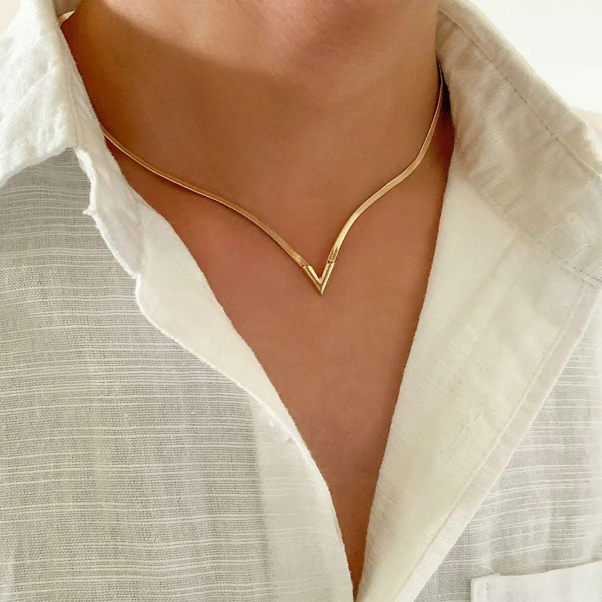 Ladies V Shape Pendant Flat Snake Clavicle Chain Choker Necklace