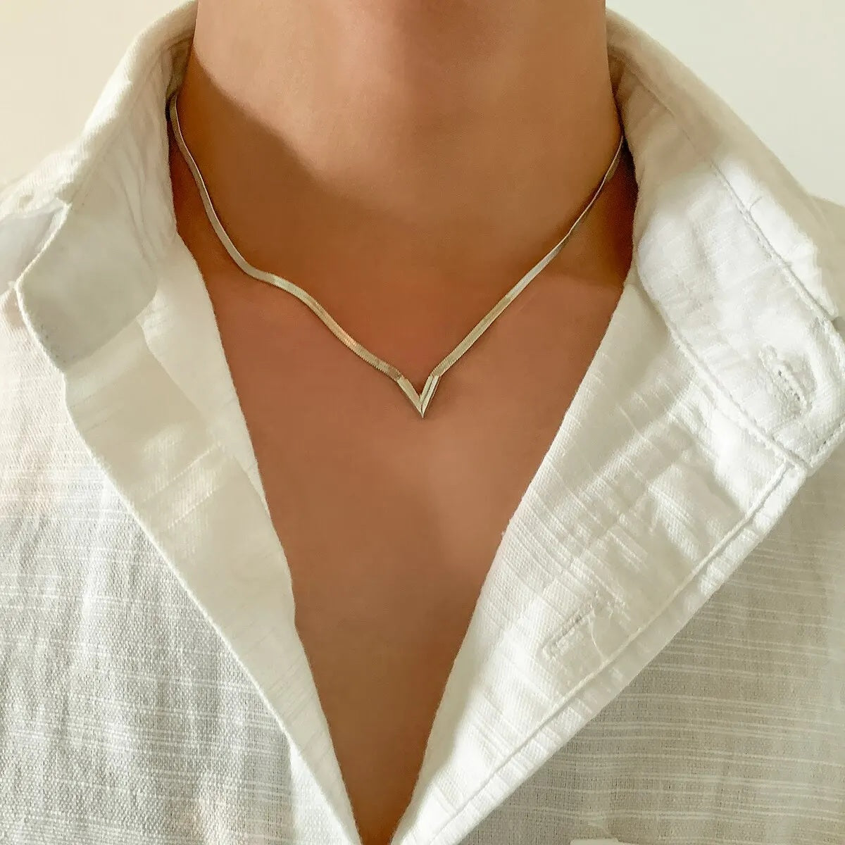 Ladies V Shape Pendant Flat Snake Clavicle Chain Choker Necklace