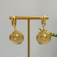 Load image into Gallery viewer, Ladies 18K Gold Plated Round Smooth Cutout Great Wall Earrings Necklace Set
