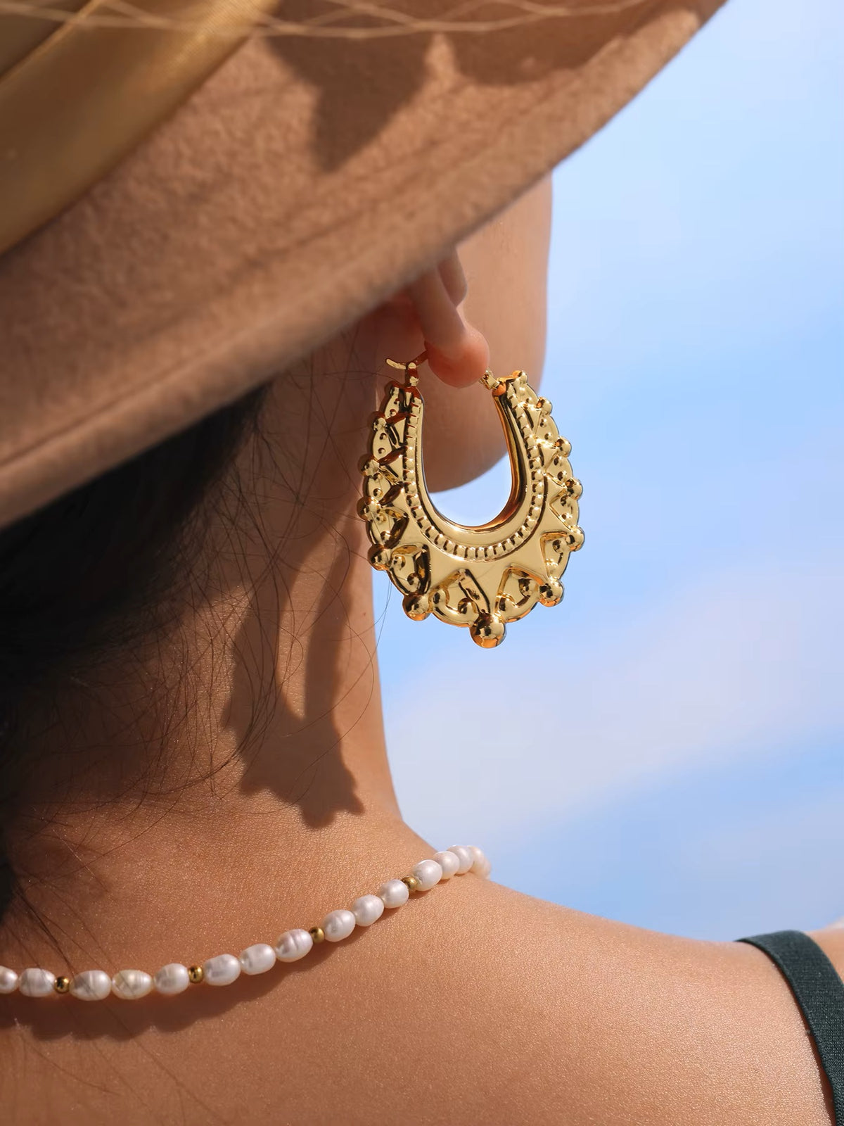Ladies Gold Plated Retro Crown Stitching U-shape Stainless Steel Creole Earrings