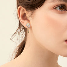 Load image into Gallery viewer, Ladies 18K Gold Plated C Shape Star Crystal Faux Pearl Hoop Stud Earring
