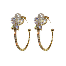 Load image into Gallery viewer, Ladies 18K Gold Plated C Shape Star Crystal Faux Pearl Hoop Stud Earring
