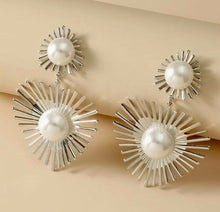 Load image into Gallery viewer, Ladies Big Silver Wild Sunflower Splash Faux Pearl Stud Earrings
