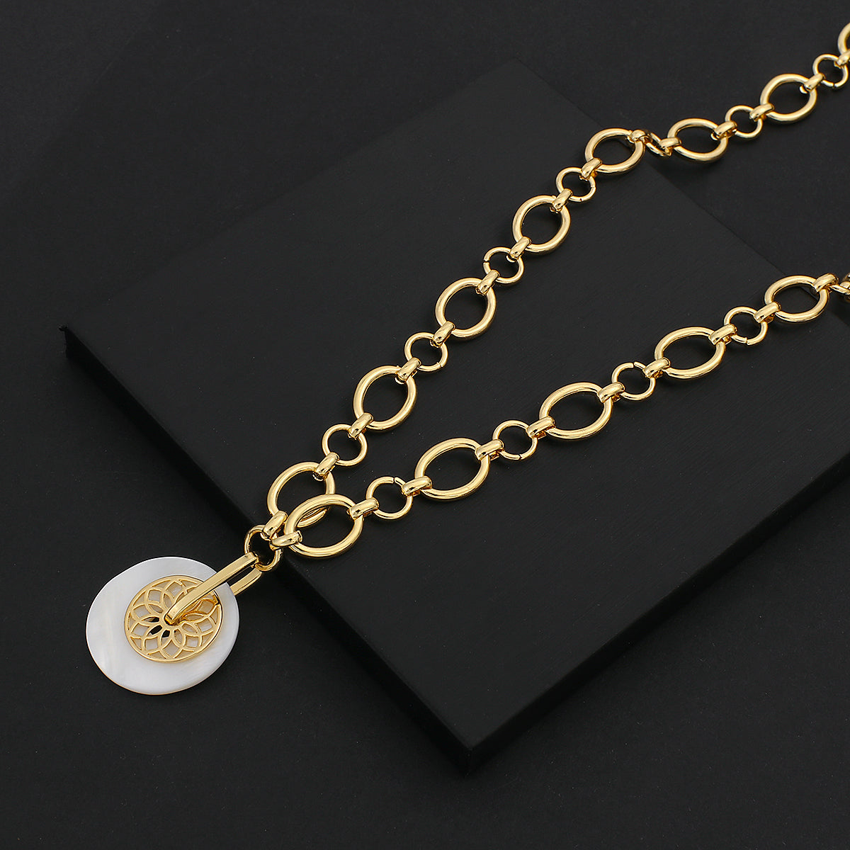 Ladies Gold Plated Round Shell Lotus Pendant Chunky Round Link Chain Necklace