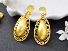 Load image into Gallery viewer, Ladies Elegant Gold Filled Oval Great Wall Cutout Smooth Pendant &amp; Earring Set
